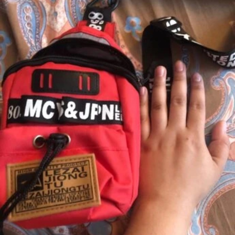 Drawstring decor sling bag - Picture 4 of 4